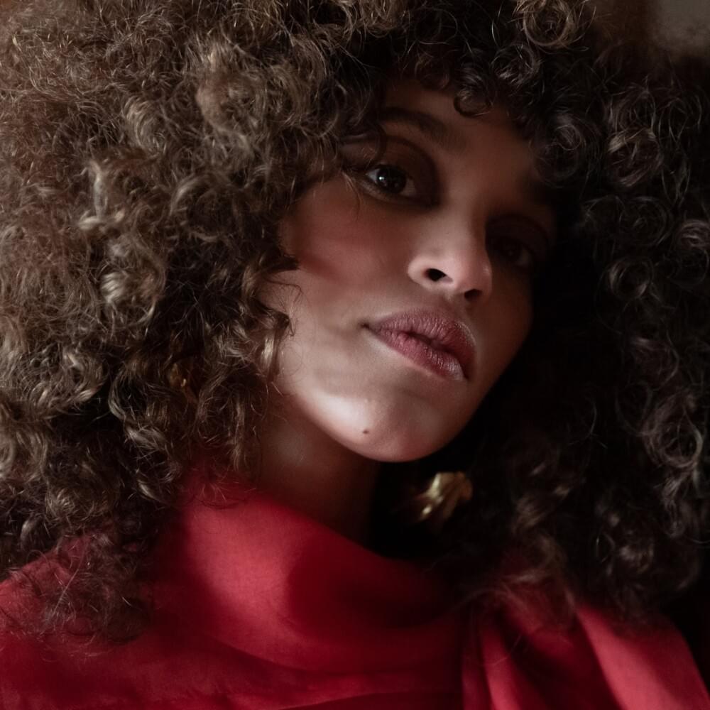 Cover image for Izzy Bizu