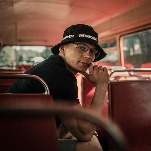 Album cover art for "Czerwony Autobus" by Intruz