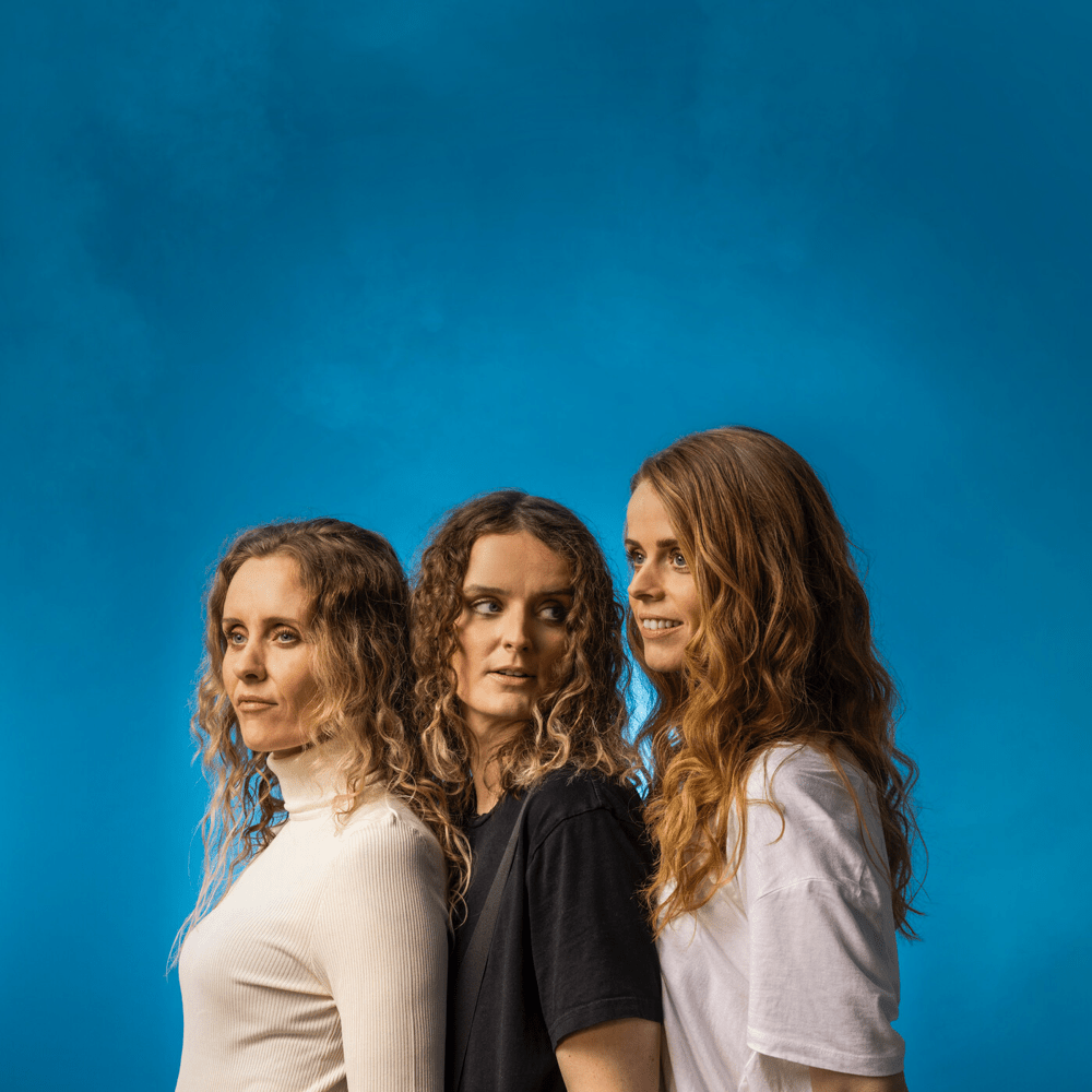 Album cover art for "Með hækkandi sól" by Systur