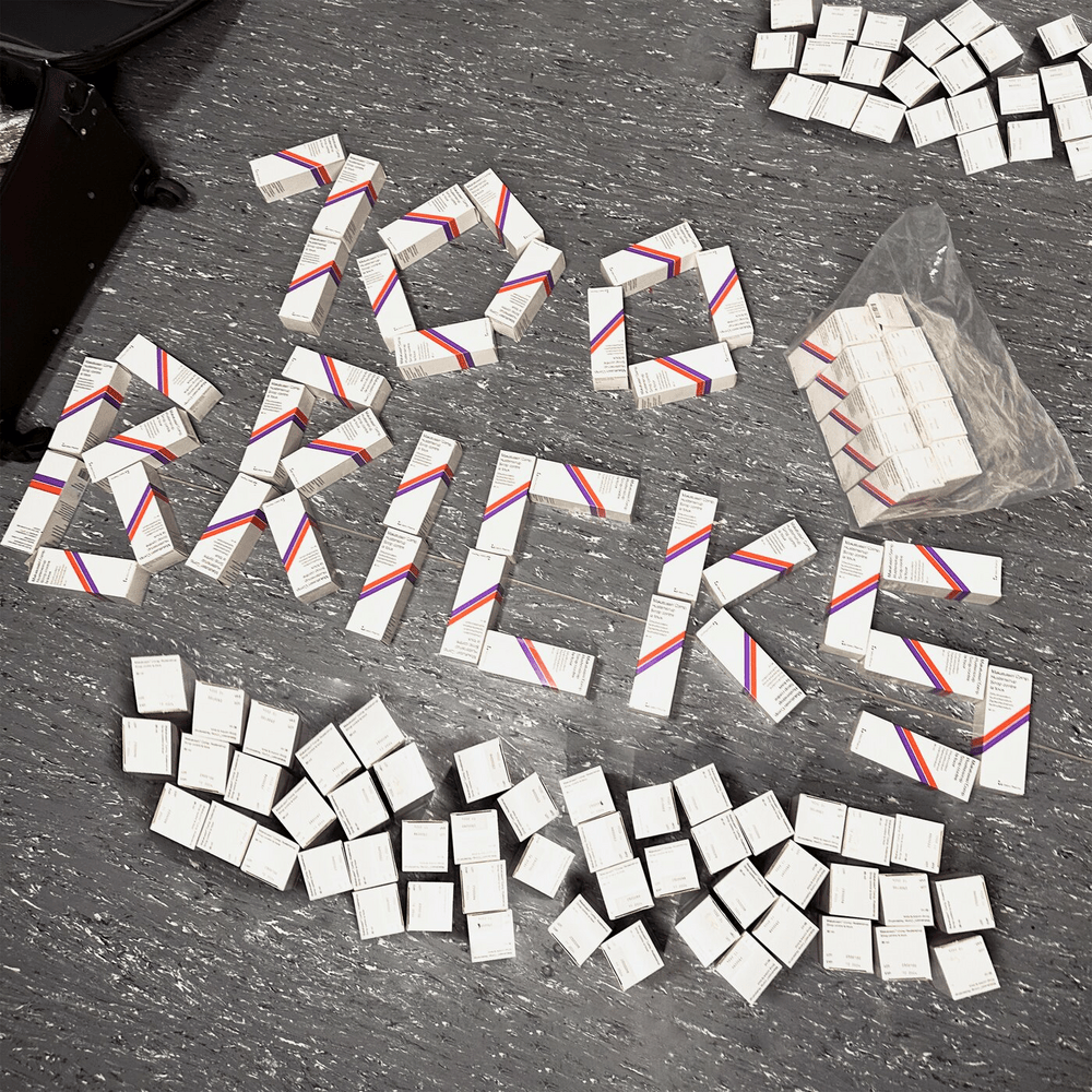 Album cover art for "WALLET (100 BRICKS)" by KARDO