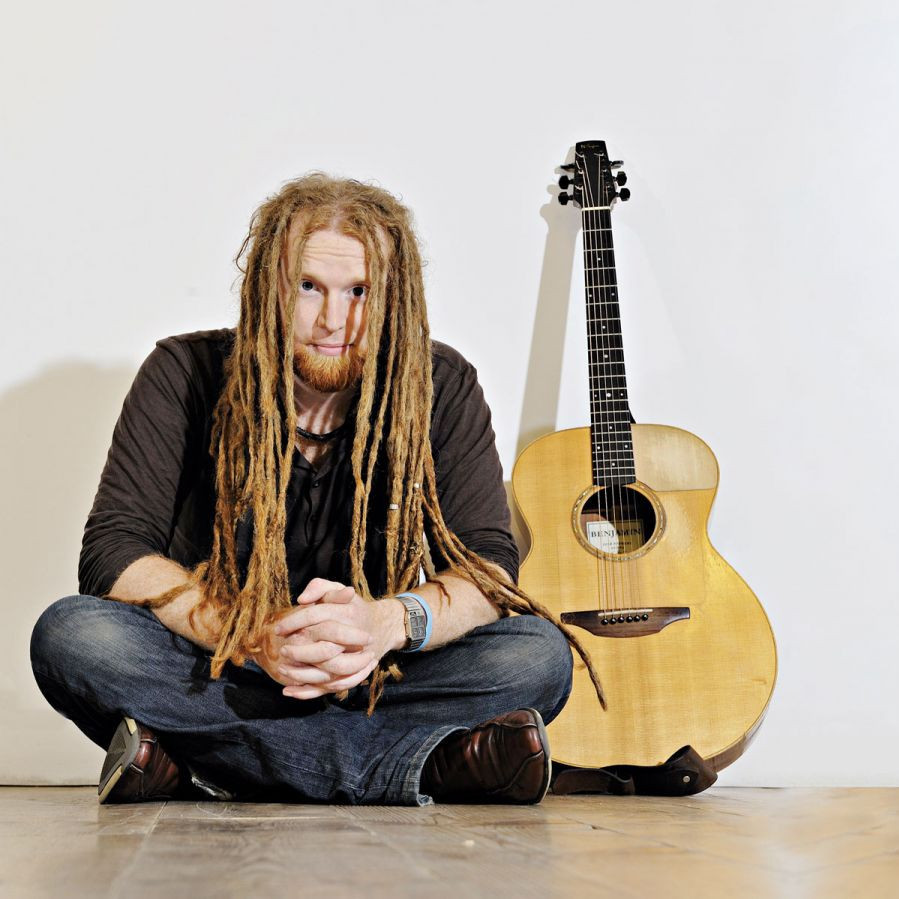 Newton Faulkner Profile Picture Photo of Newton Faulkner