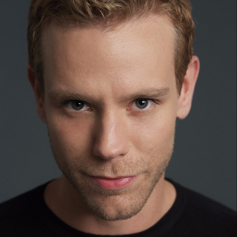 Photo of Adam Pascal