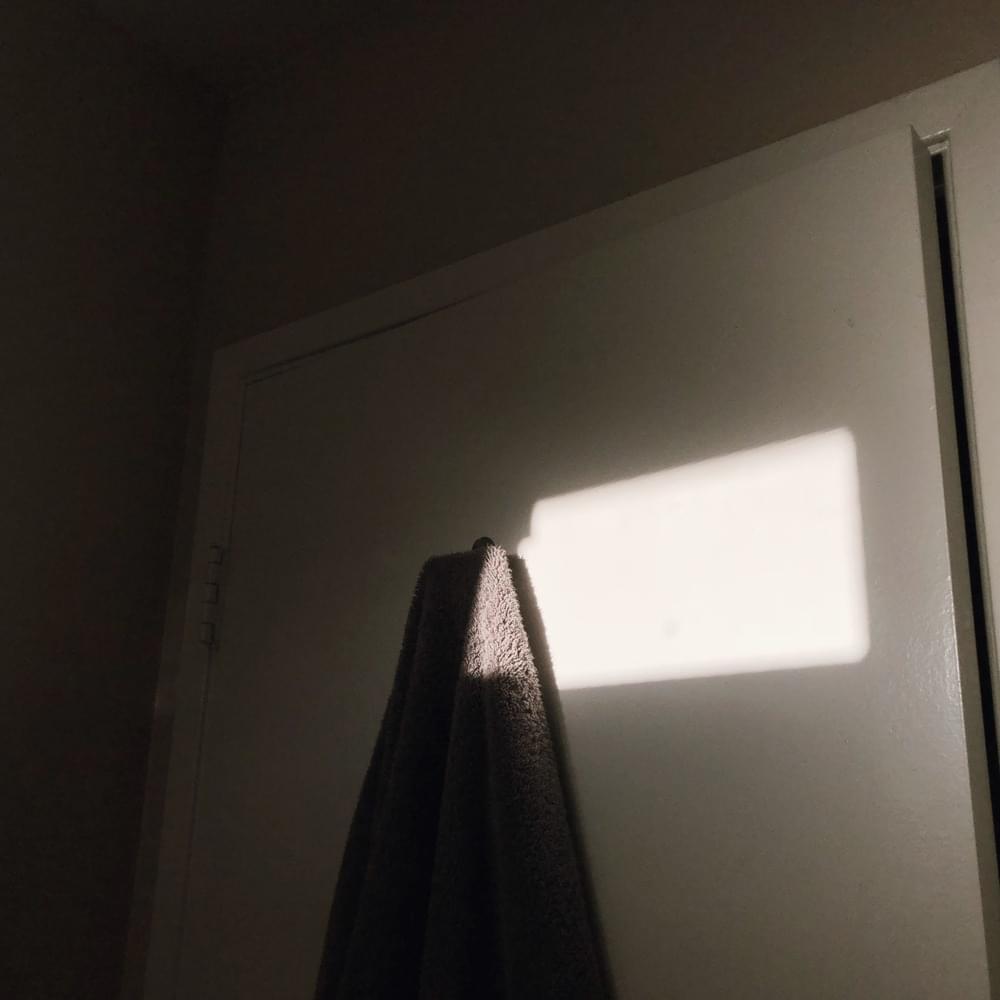 Album cover art for "​it feels like i’m underwater" by Flatsound