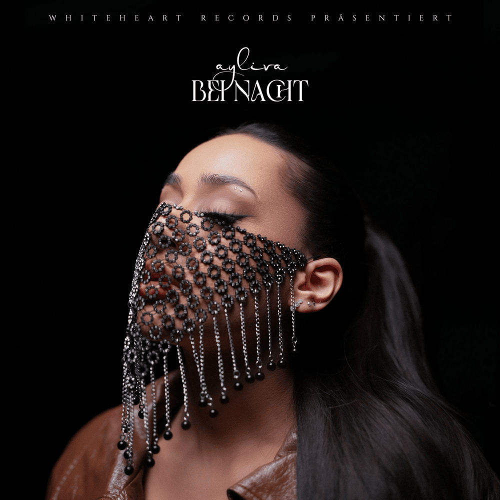Album cover art for "Bei Nacht" by AYLIVA