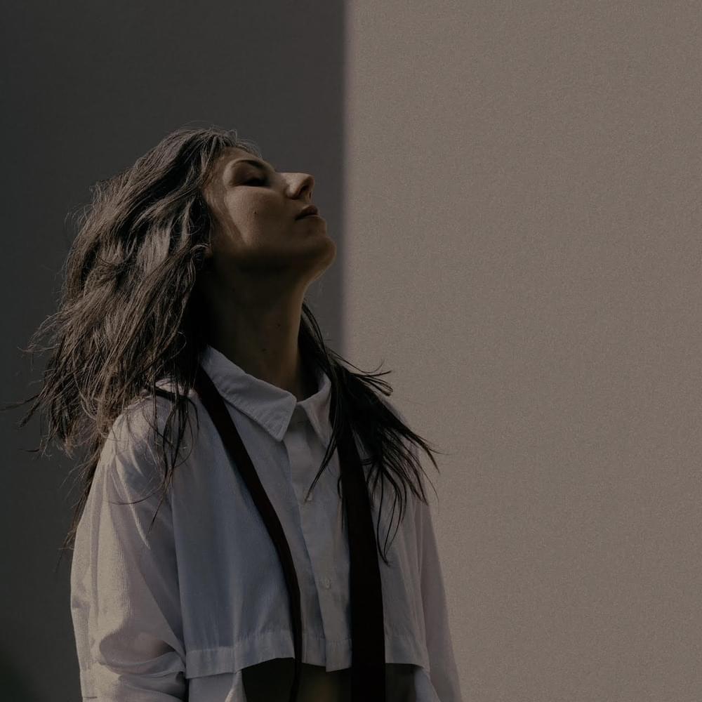 Julia Holter Profile Picture Photo of Julia Holter