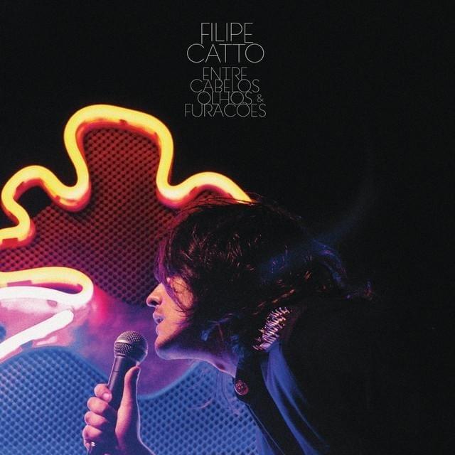 Cover image for Entre Cabelos, Olhos e Furacões