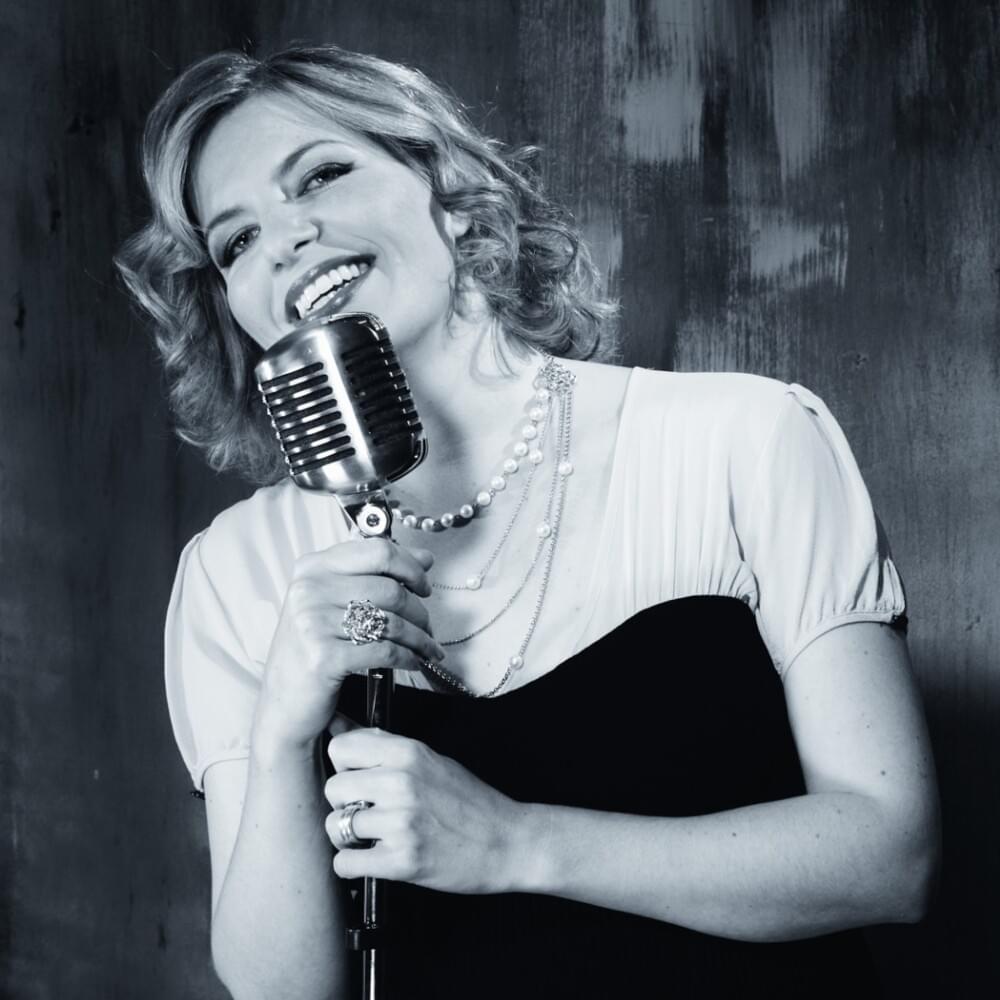Clare Teal Profile Picture Photo of Clare Teal