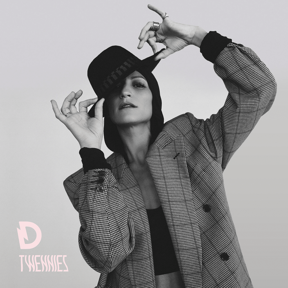 Album cover art for "Twennies" by Dragonette