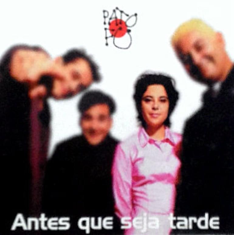 Album cover art for "Antes Que Seja Tarde" by Pato Fu