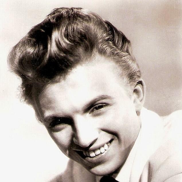 Tommy Steele Profile Picture Photo of Tommy Steele