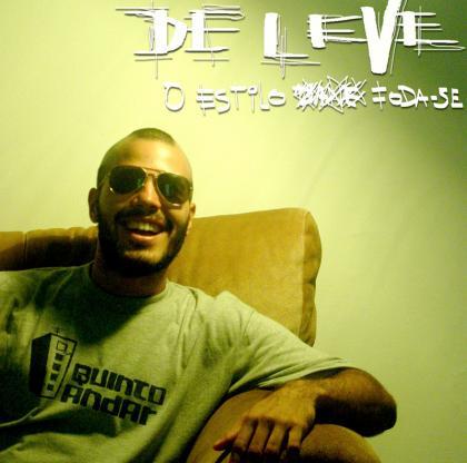 Album cover art for "Essa é pros amigos" by De Leve