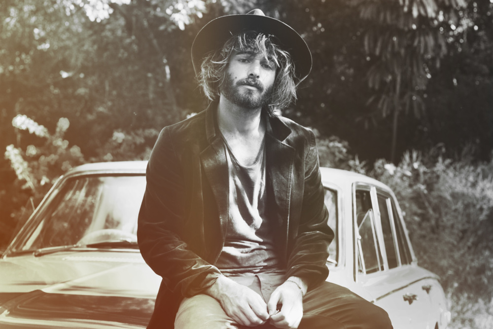 Angus Stone Profile Picture Photo of Angus Stone