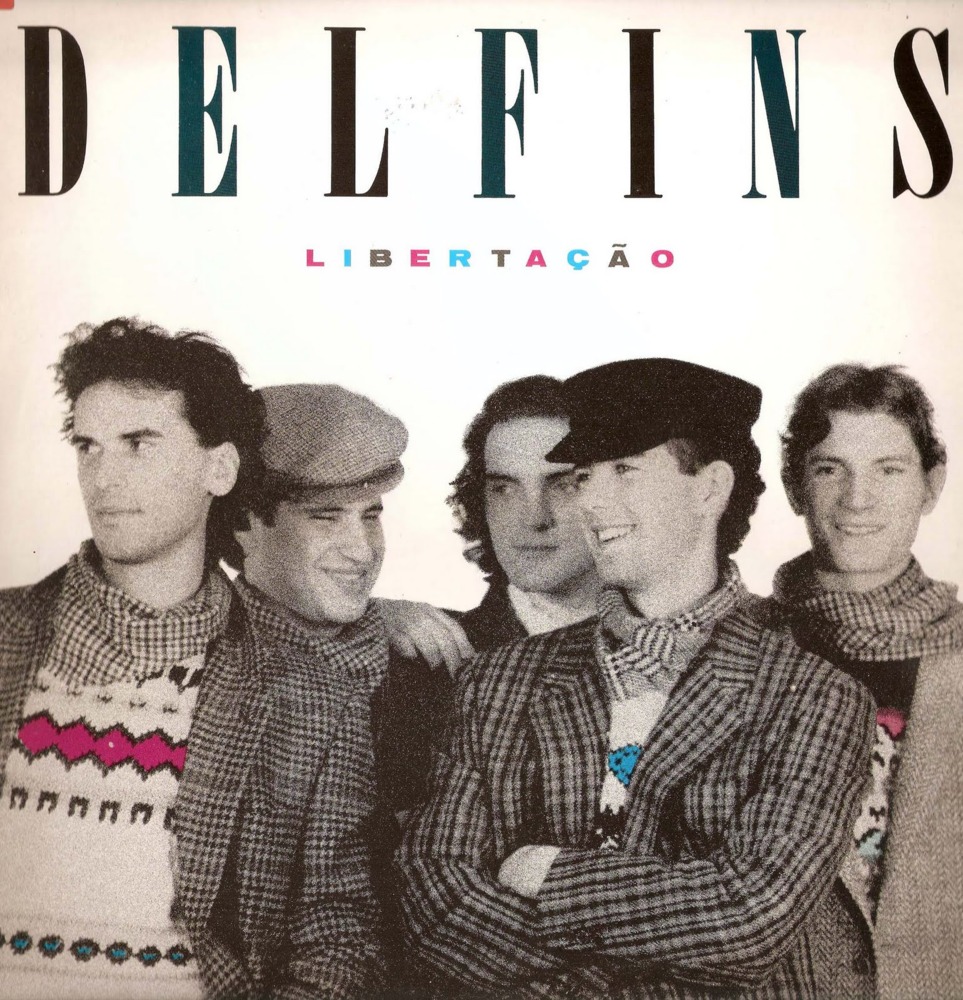 A Baía De Cascais by Delfins