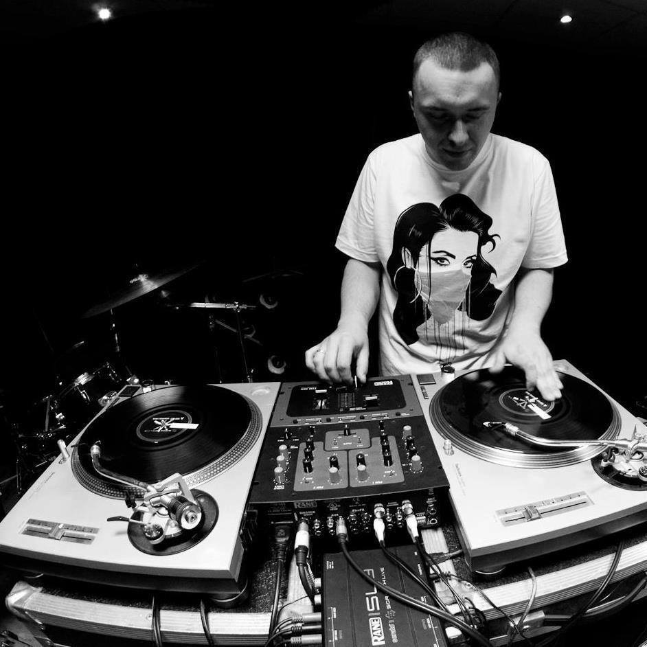 DJ Ike Profile Picture Photo of DJ Ike