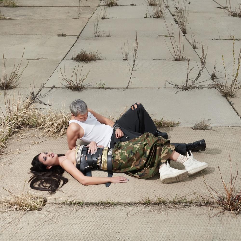 Album cover art for "Тонкий лёд (Thin ice)" by Лилу (Lilu) & TRITIA