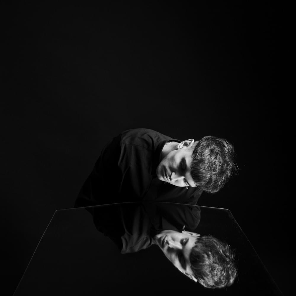 Album cover art for "Напрасно (In vain)" by Маугли (Mowgli) (RUS)