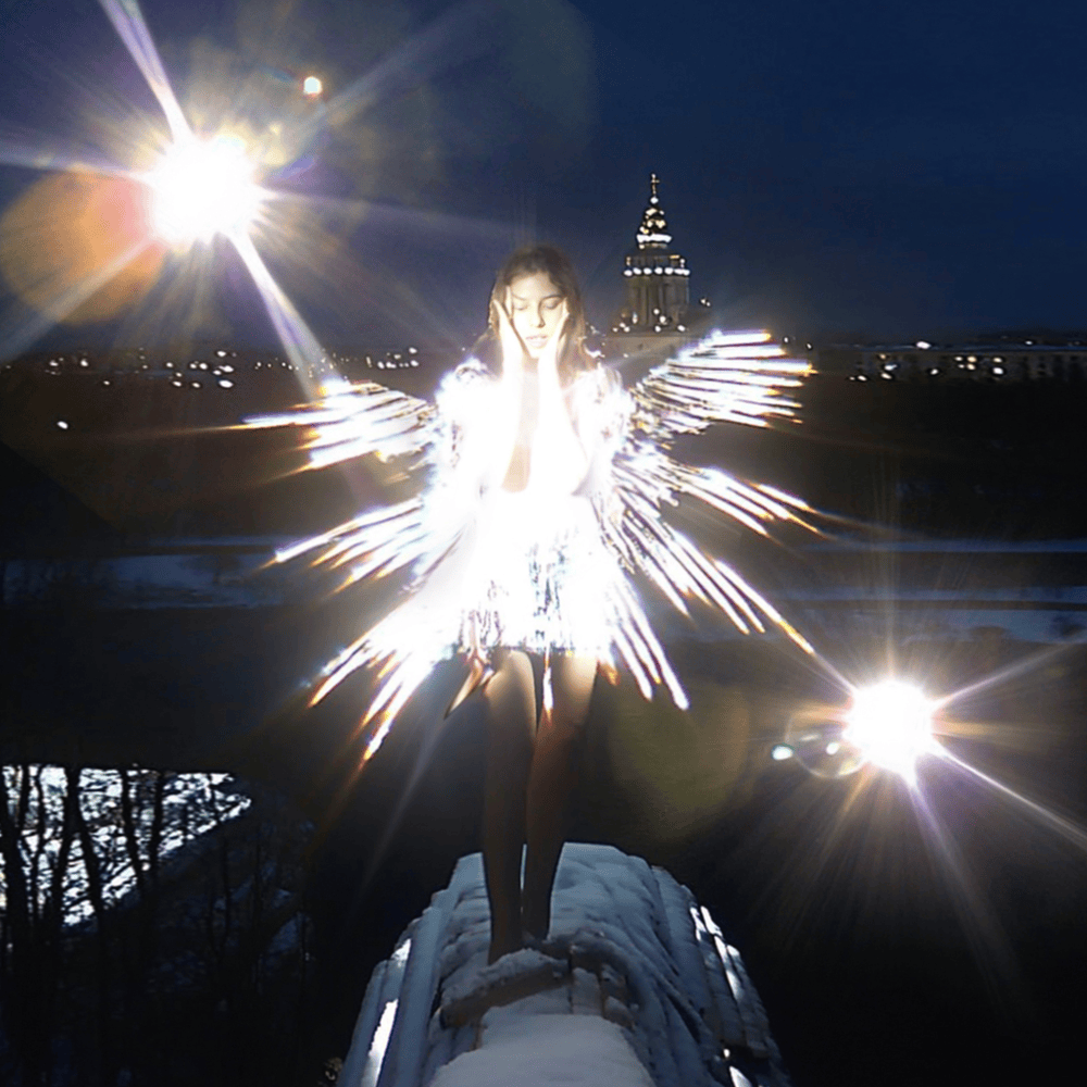 Album cover art for "вспышки (flashes)" by мс улыбочка (mc ulibochka)