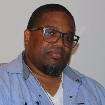 Photo of Dave Hollister
