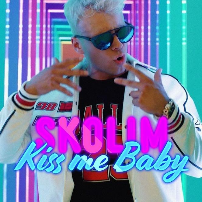 Kiss me Baby by Skolim