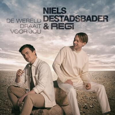 Album cover art for "De Wereld Draait Voor Jou" by Niels Destadsbader