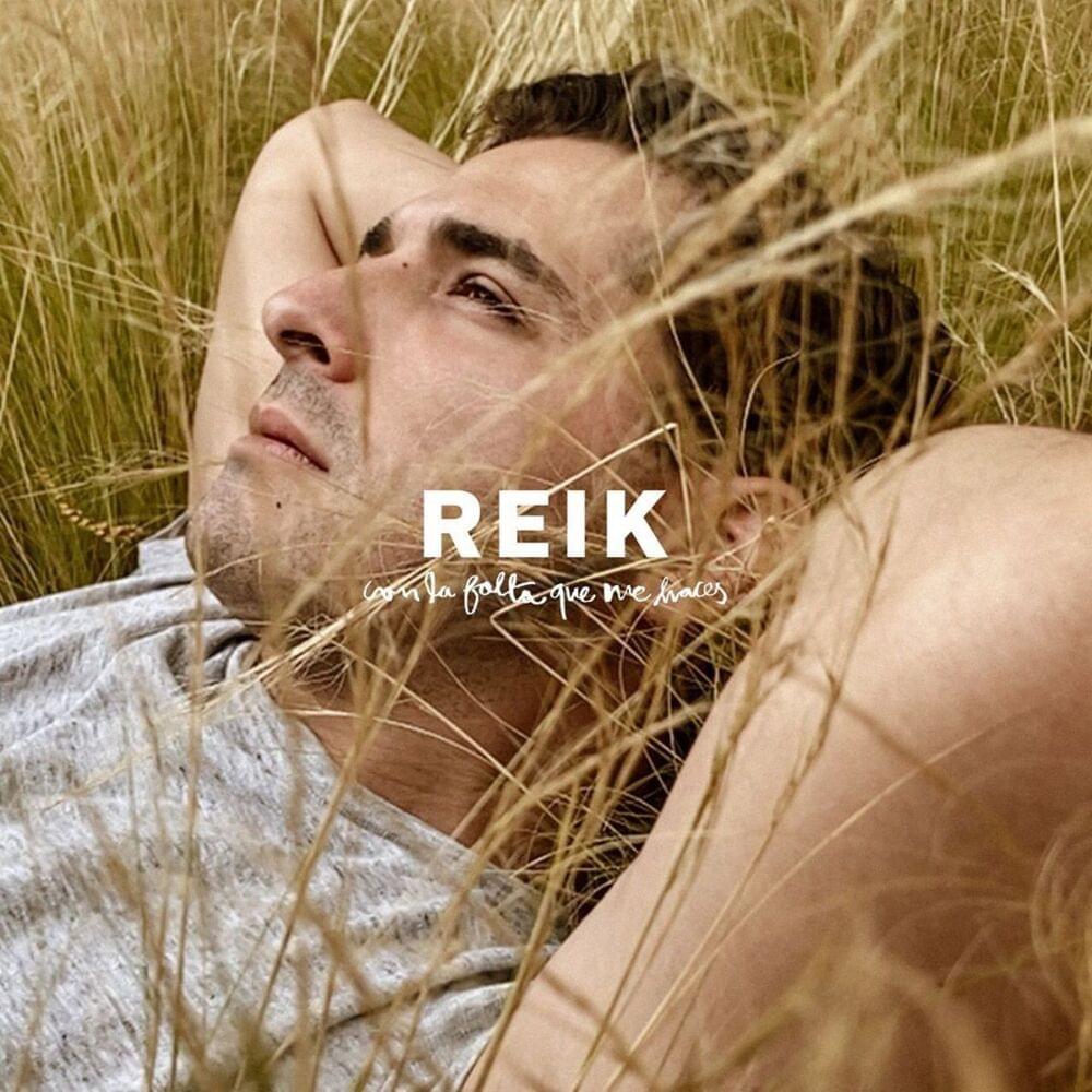 Album cover art for "Con la Falta Que Me Haces" by Reik