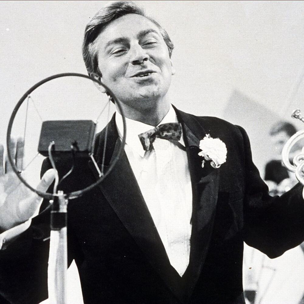 Des O’Connor Profile Picture Photo of Des O’Connor