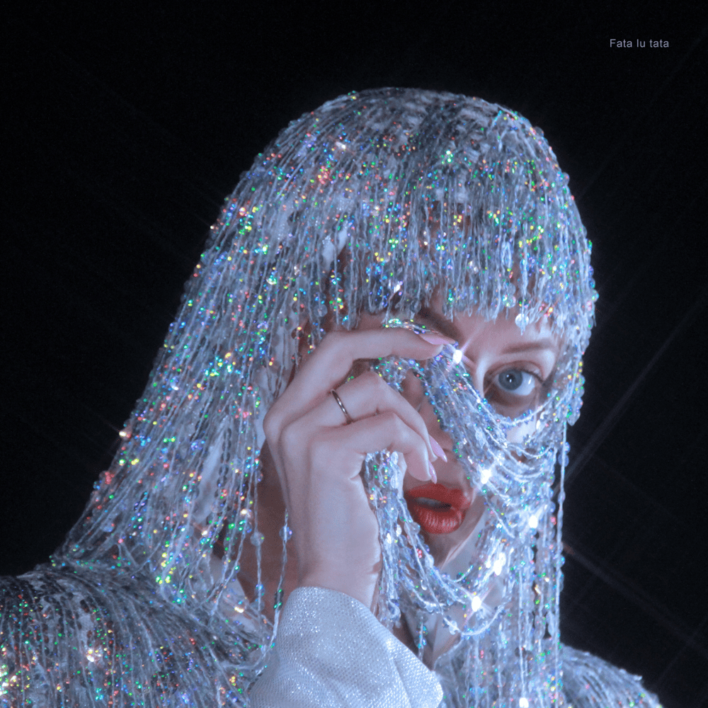 Album cover art for "Fata lu’ tata" by Delia