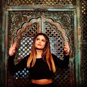 Photo of Jacquie Lee