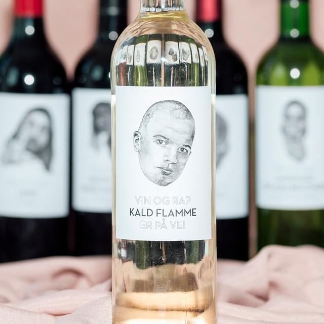 Album cover art for "Er på vei" by Kald Flamme