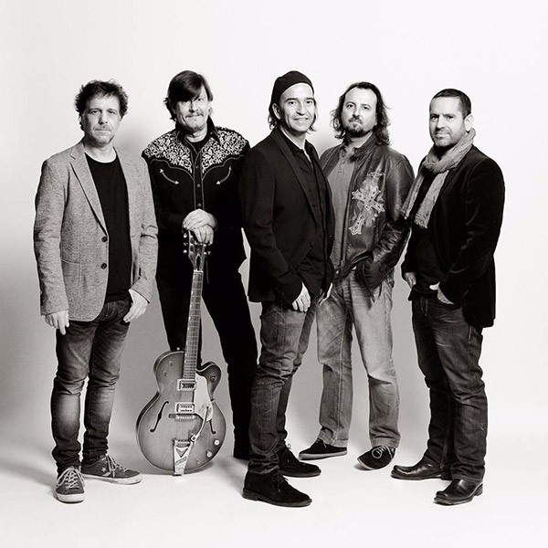 Cover image for Los Secretos