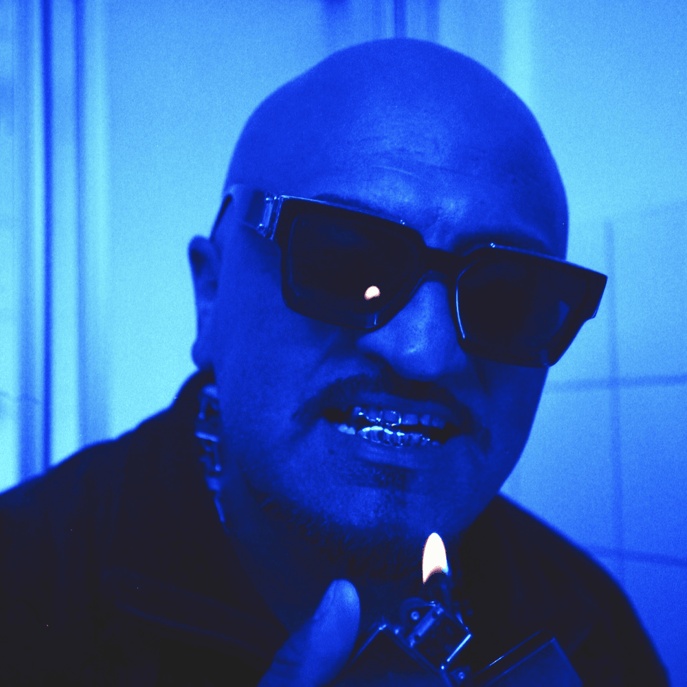 Album cover art for "Gib kein Hand" by XATAR