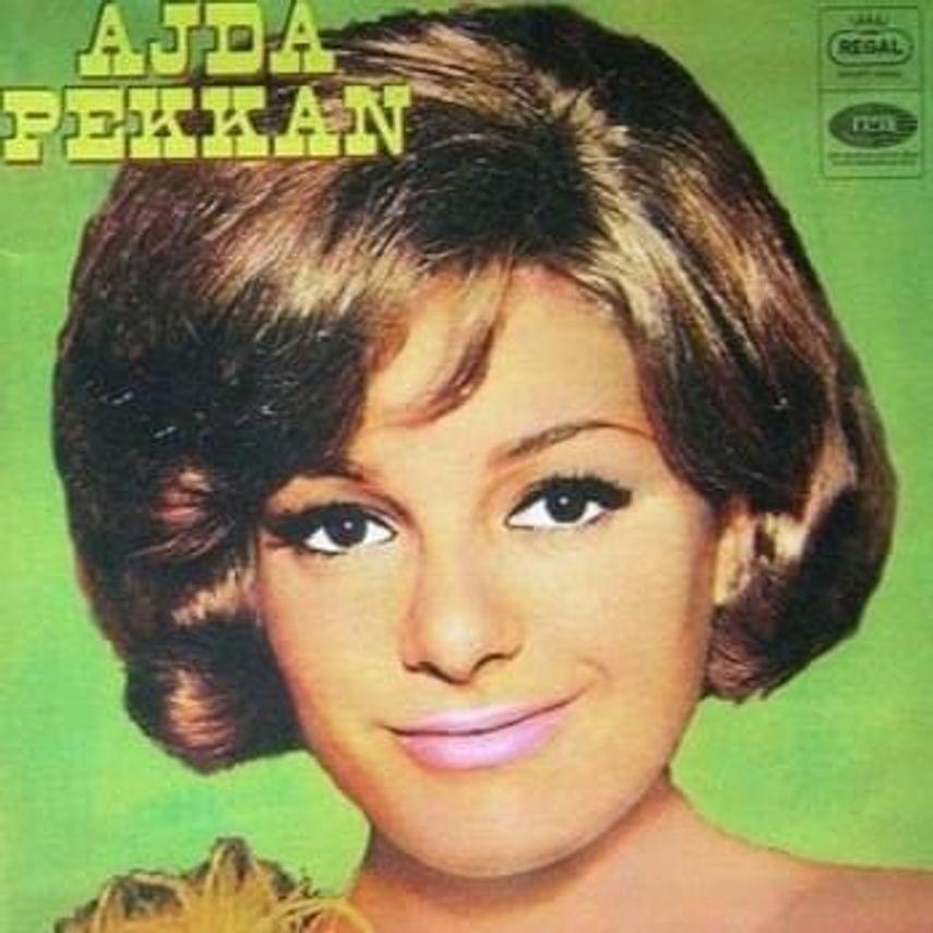 Album cover art for "Sevdiğim Adam" by Ajda Pekkan