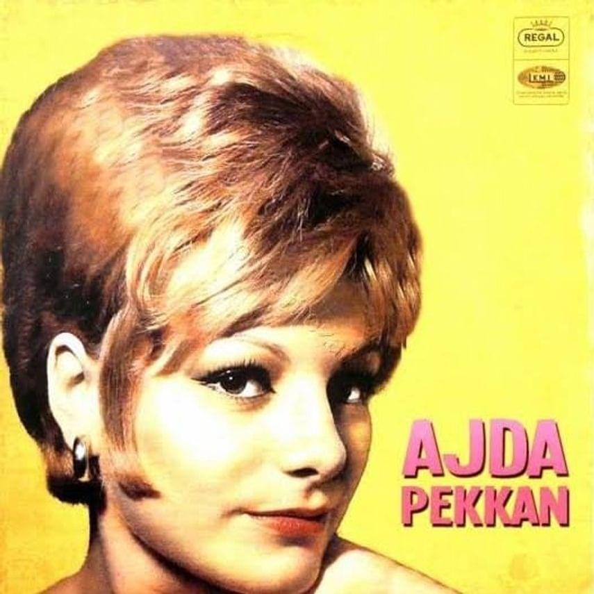 Album cover art for "Dünya Dönüyor" by Ajda Pekkan