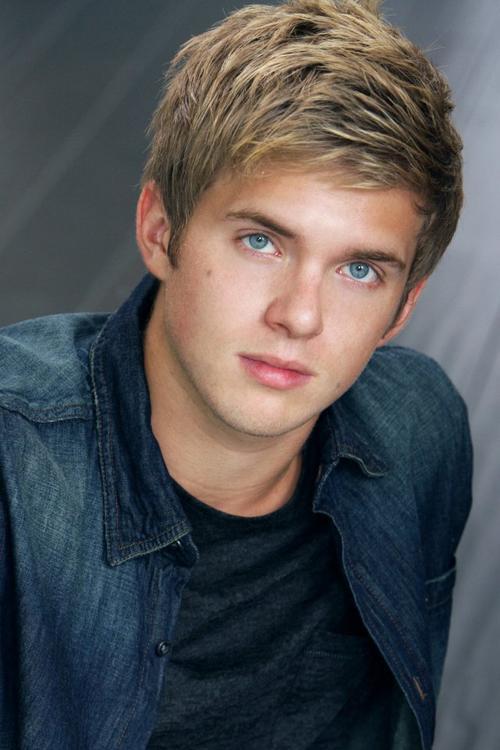 Chris Brochu Profile Picture Photo of Chris Brochu