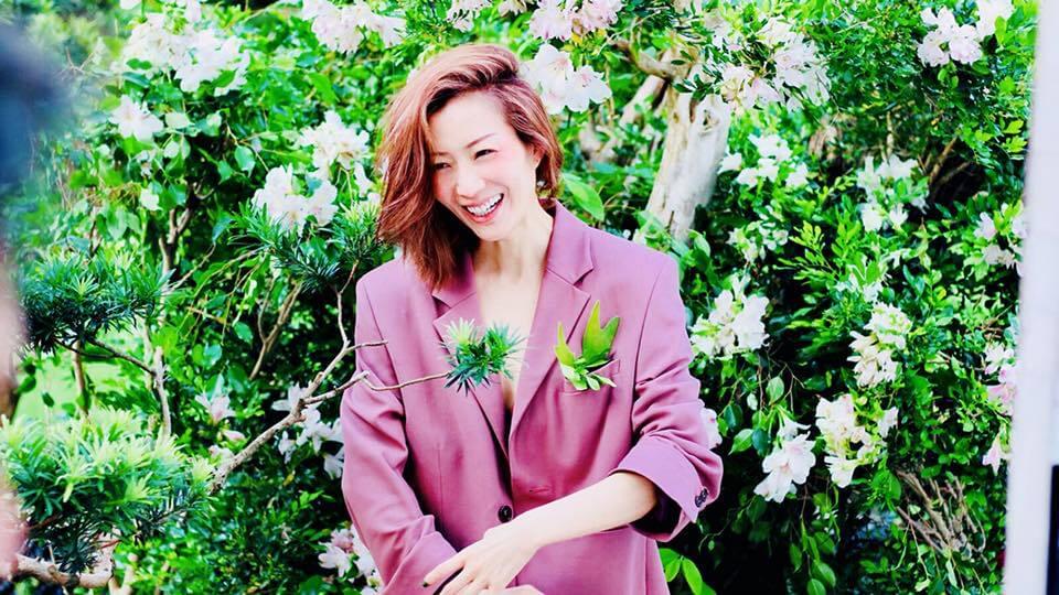 Cover image for 鄭秀文 (Sammi Cheng)