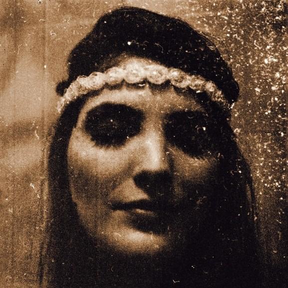 Album cover art for "Me Sinto Ótima" by Banda do Mar