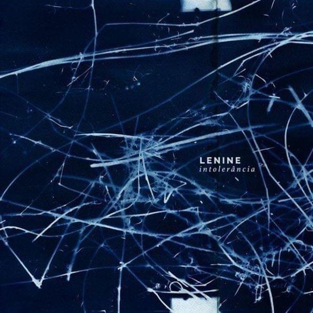 Album cover art for "Intoler�ncia (Ao Vivo)" by Lenine