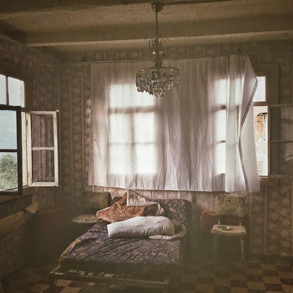 Album cover art for "Kapı Çaldı" by Sansar Salvo