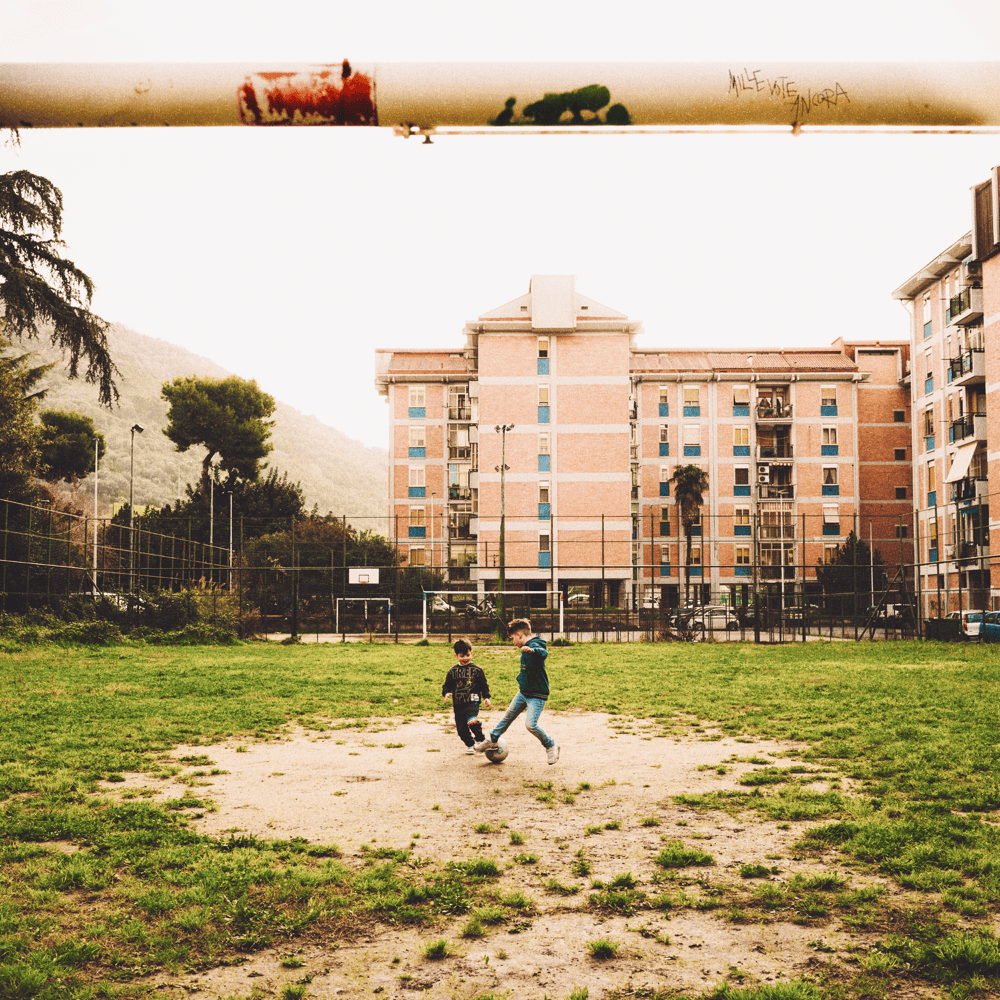 Album cover art for "MILLE VOTE ANCORA" by Rocco Hunt