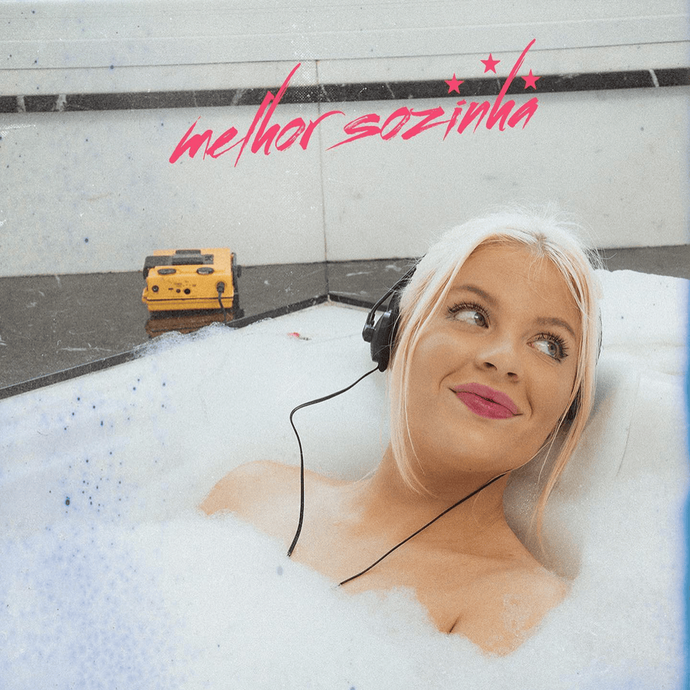 Album cover art for "melhor sozinha :-)-:" by Luísa Sonza