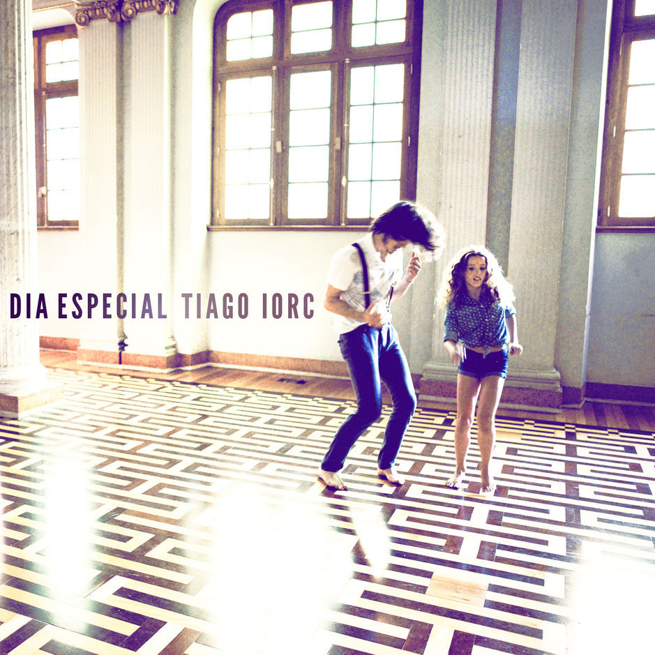 Album cover art for "Dia Especial" by TIAGO IORC