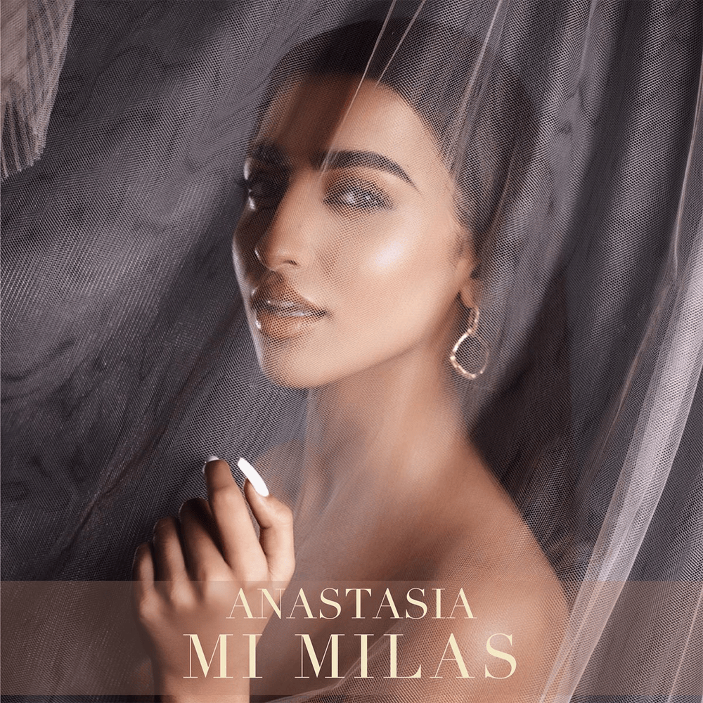 Album cover art for "Μη Μιλάς (Mi Milas)" by Anastasia