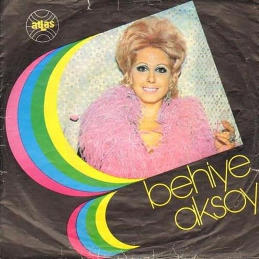 Album cover art for "Bir Garip Yolcu" by Behiye Aksoy