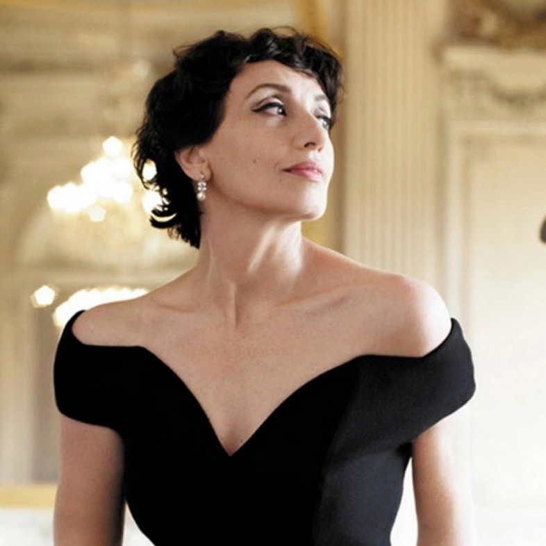 Luz Casal Profile Picture Photo of Luz Casal