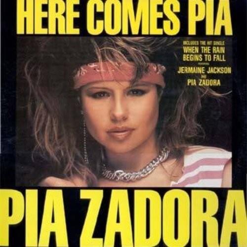 Cover image for Here Comes Pia