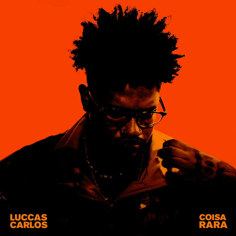 Album cover art for "coisa rara" by Luccas Carlos