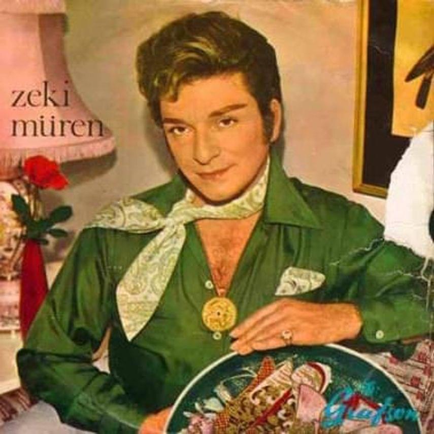 Album cover art for "Gitmek mi Zor? Kalmak mı Zor?" by Zeki Müren