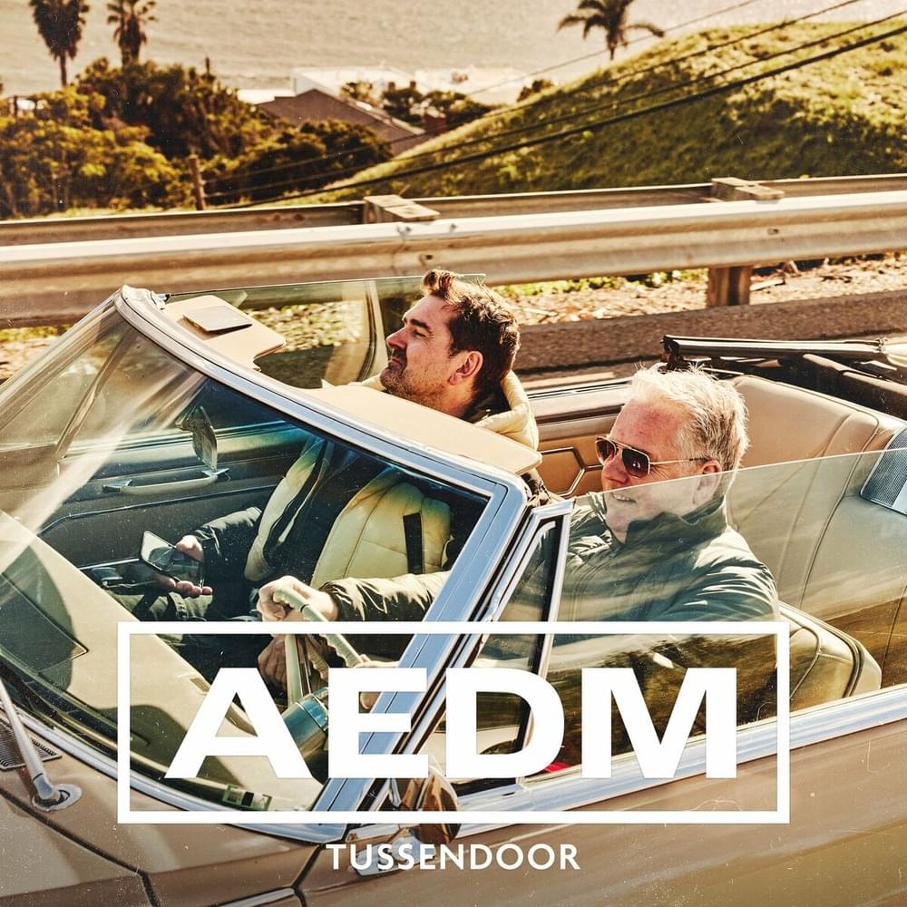 Album cover art for "Tussendoor" by Acda en de Munnik