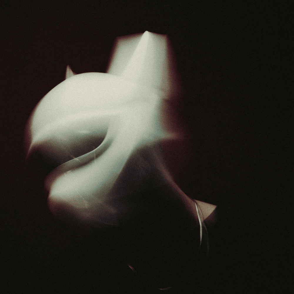 Album cover art for "FALLIN" by CRO