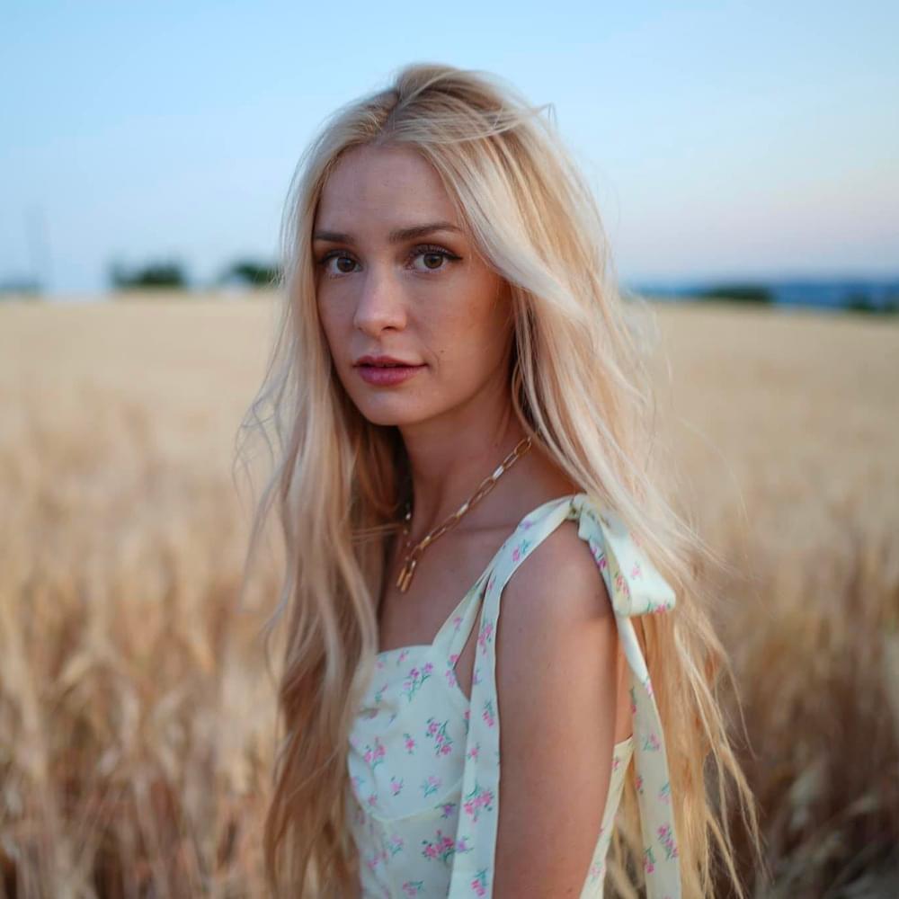 Photo of Elle McLemore